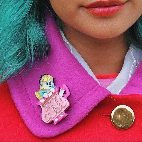 NIB ~ ERSTWILDER x KITSCHY WITCH “ALWAYS TEA TIME, ALICE” 2021 - Picture 1 of 5